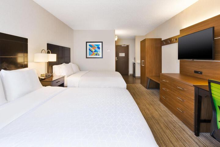 2 Queen Beds (4 of 5)