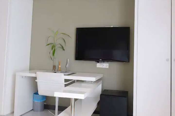 Room 30 of 54