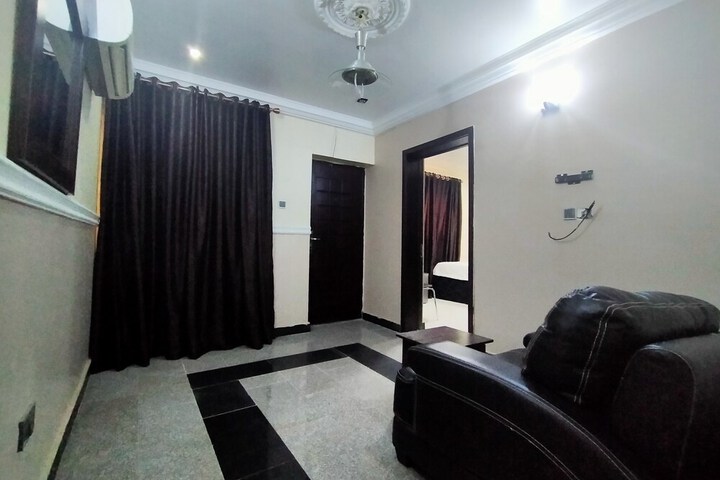 Room 15 of 34