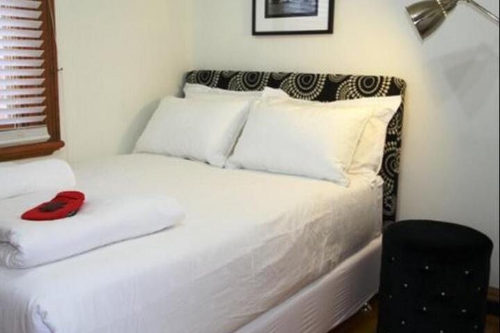 Room 3 of 6