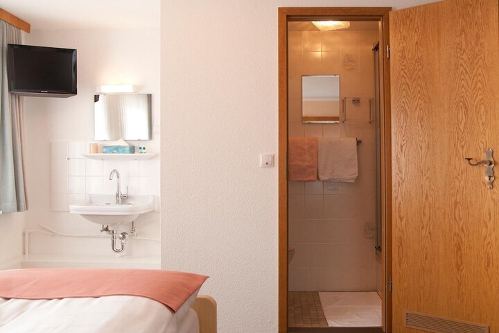 Room 12 of 39