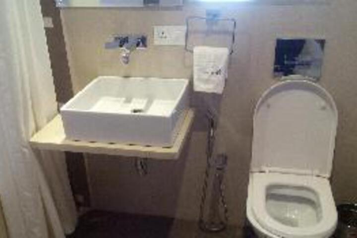 Room 7 of 10