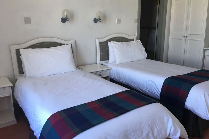 Room 4 of 14