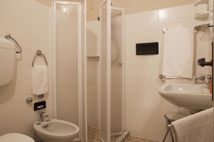 Room 42 of 106