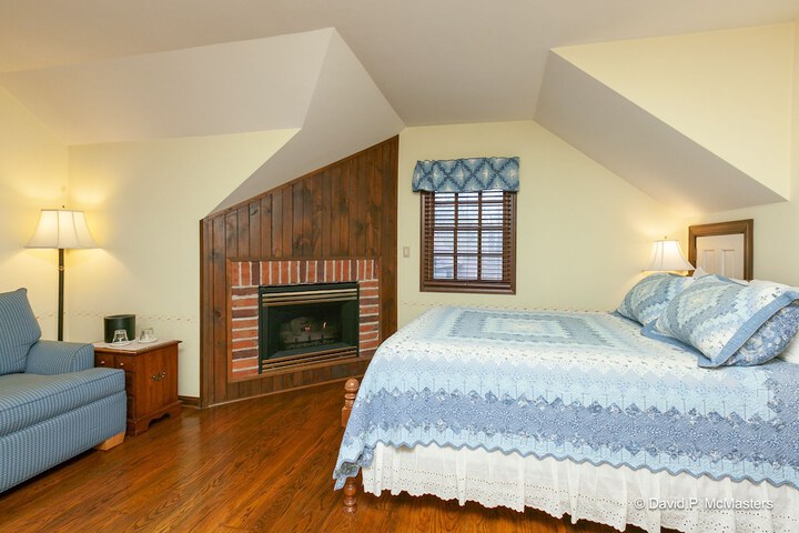 Room 10 of 42