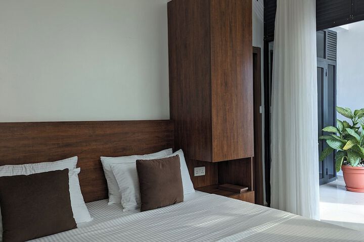 Room 12 of 30