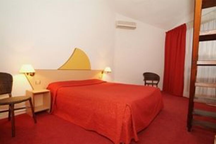 Room 5 of 7