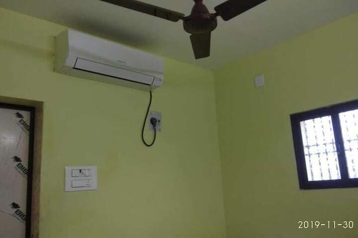 Iroomz Hotel Maheshwari Residency