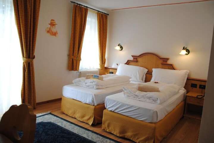 Room 12 of 70