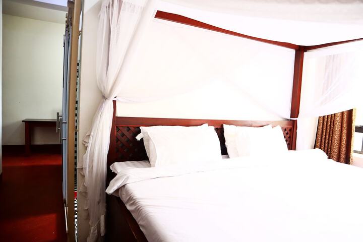 Room 13 of 29