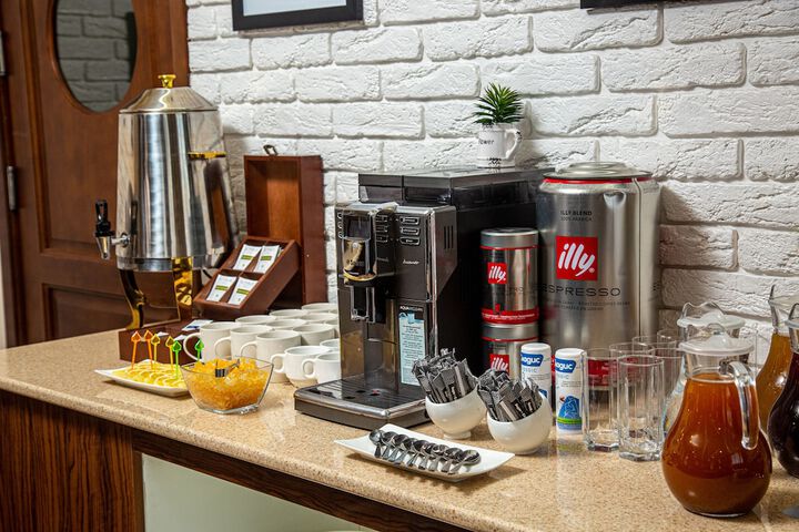 Breakfast/Coffee Service 26 of 47