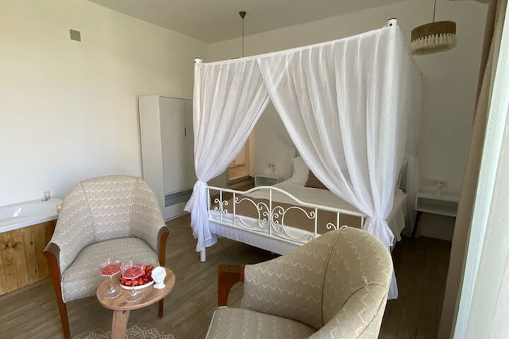 Room 42 of 184