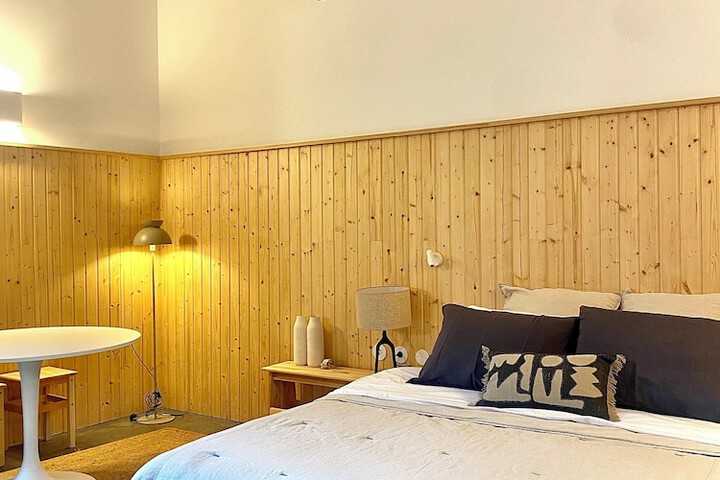 Room 4 of 49