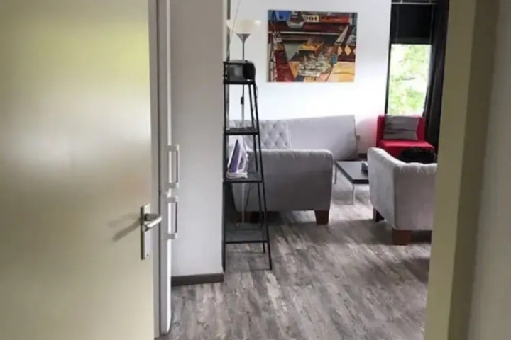 Room 9 of 14