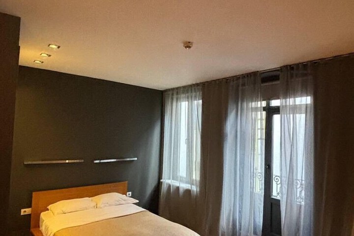 Room 2 of 25