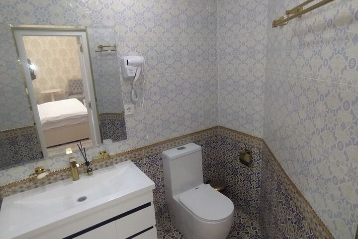 Room 32 of 72
