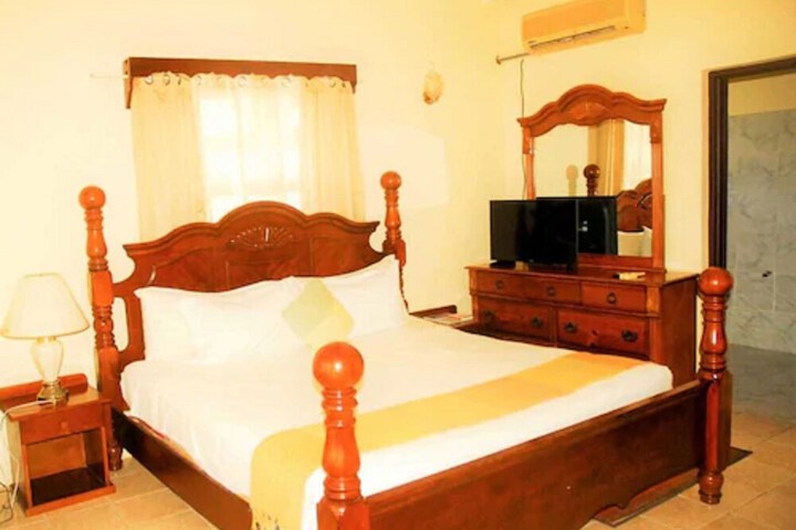 Room 10 of 42