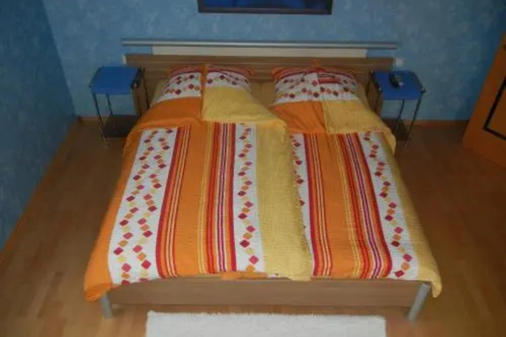 Room 6 of 17