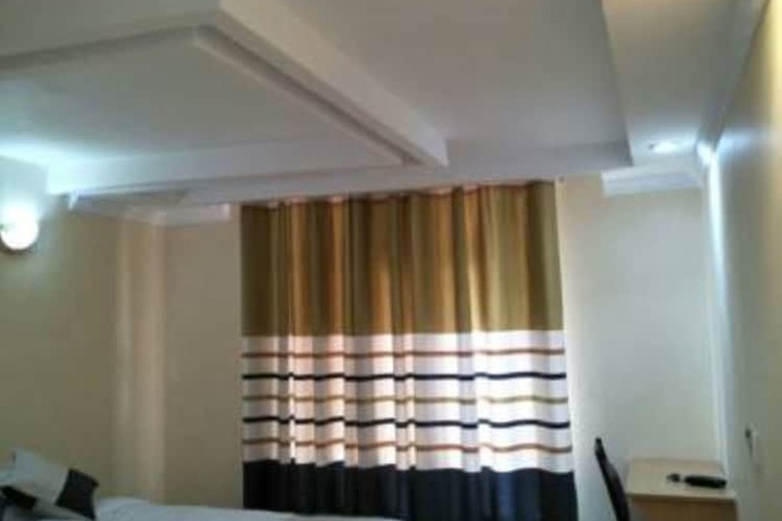 Room 4 of 10