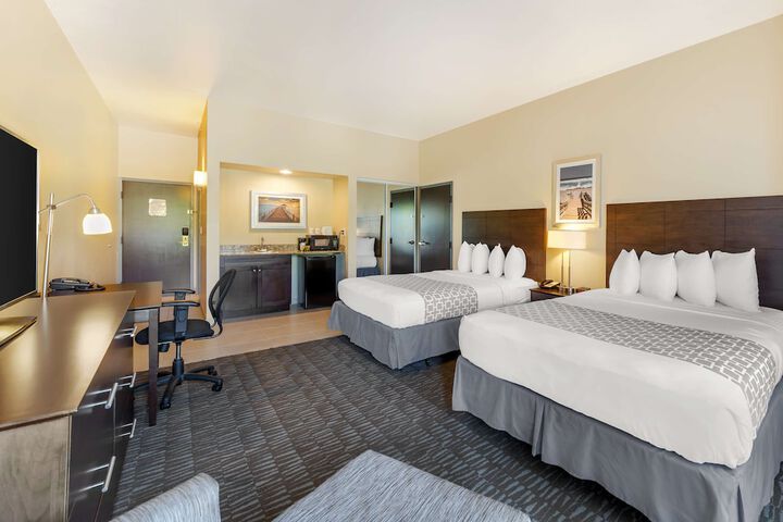 2 Queen Beds (2 of 19)