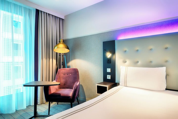 Room 4 of 37