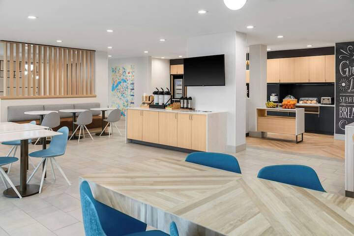 Breakfast/Coffee Service 29 of 30