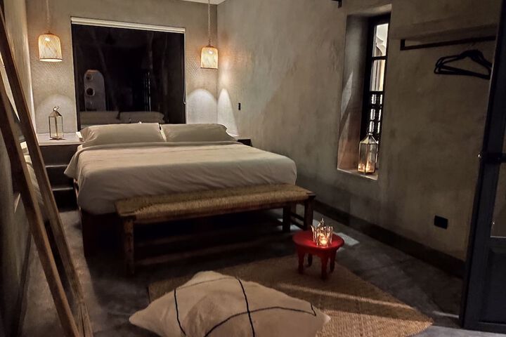 Room 12 of 26
