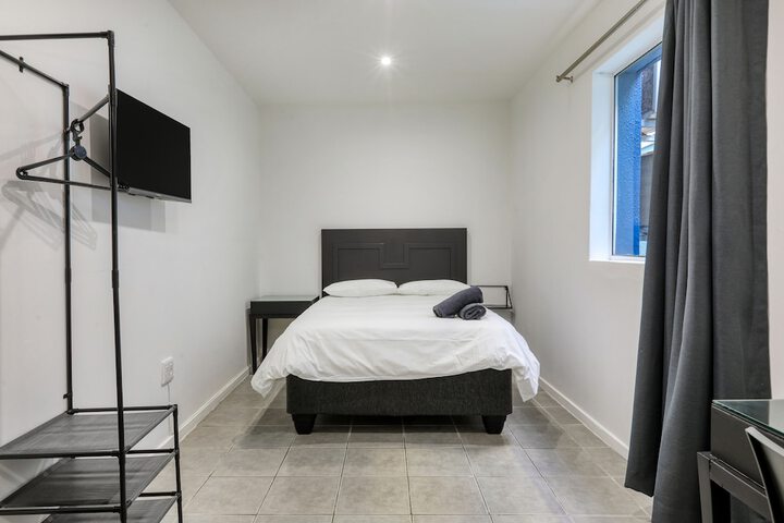 Room 9 of 28