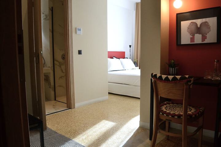Room 9 of 18
