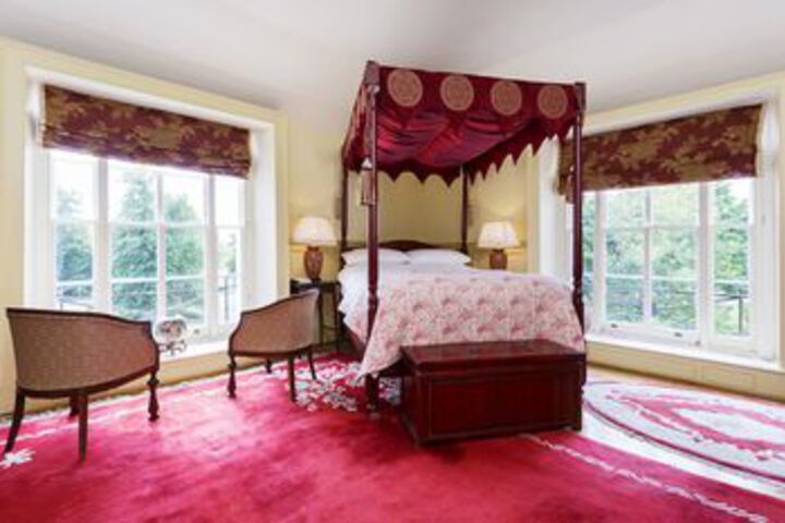 Room 25 of 54