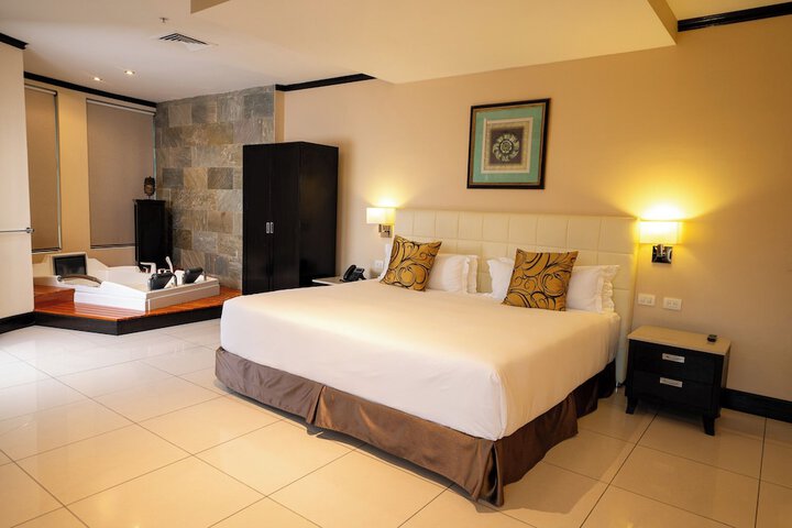 Room 8 of 96