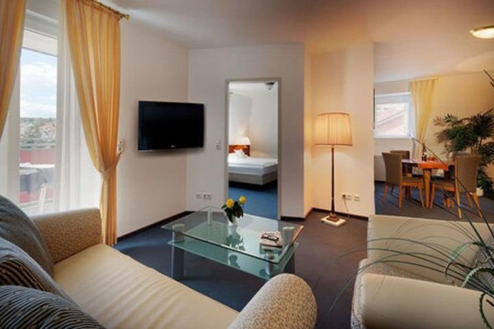 Room 3 of 33