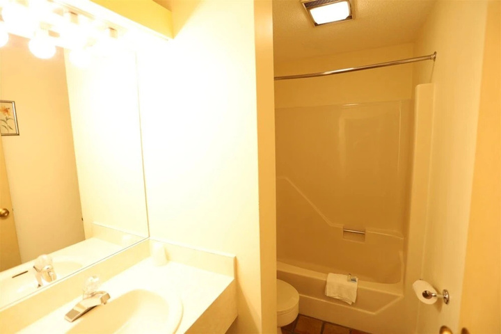Room 5 of 6