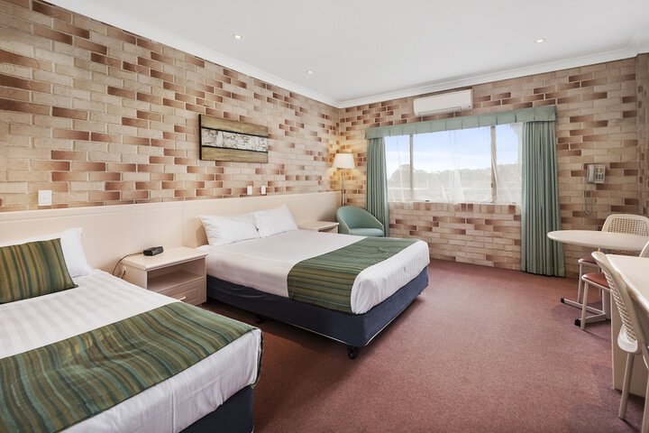 Room 12 of 90