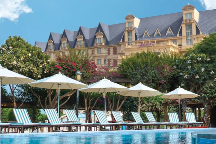 Hotel Pool