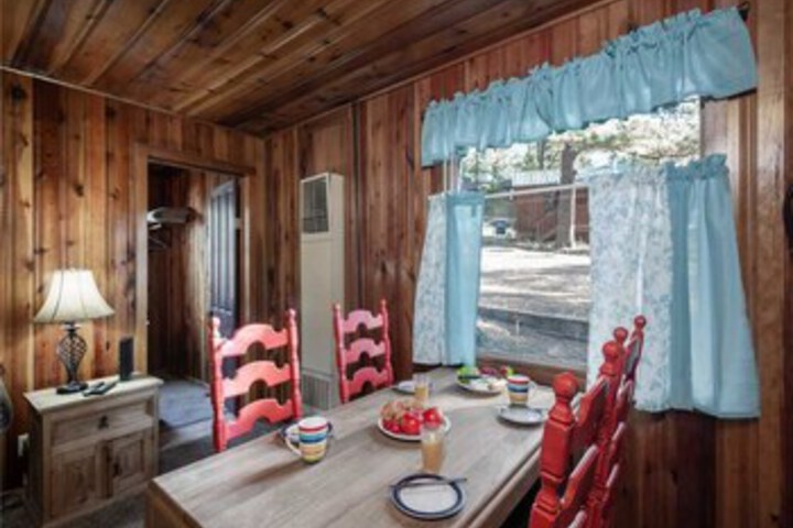 Pine Cabin 2 Bedrooms, Fireplace, Midtown, Sleeps 6 in Ruidoso, NM