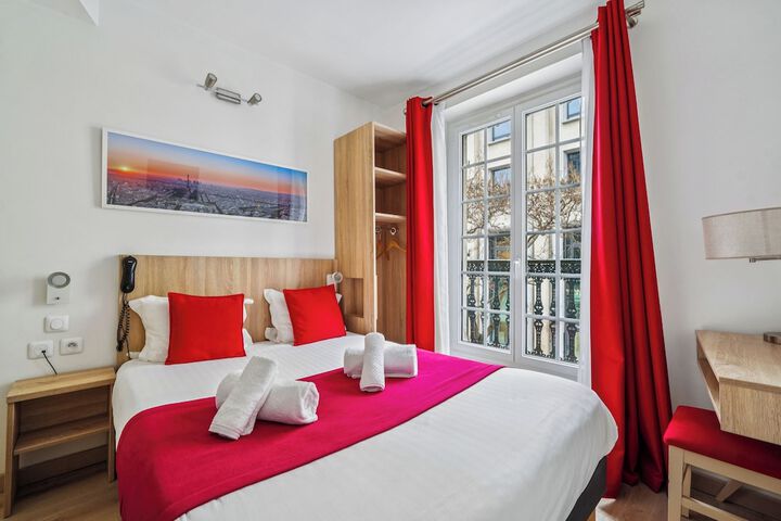 Room 3 of 20