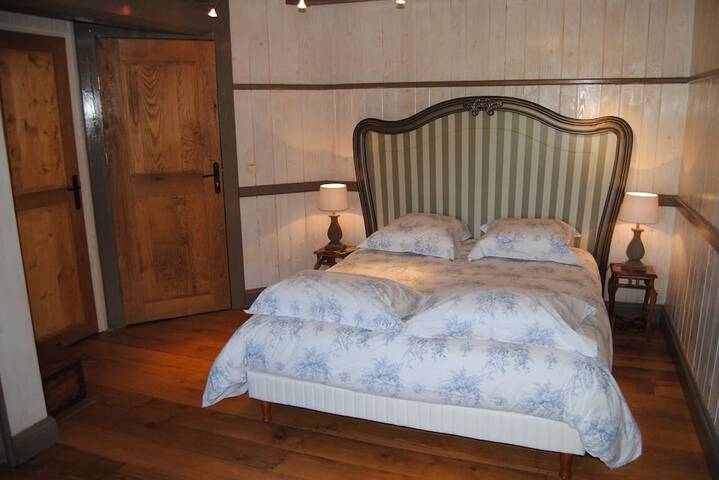 Room 2 of 127