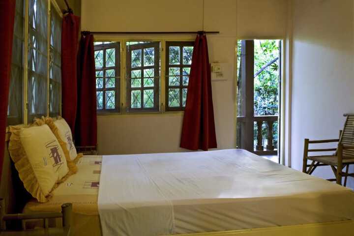 Room 4 of 32