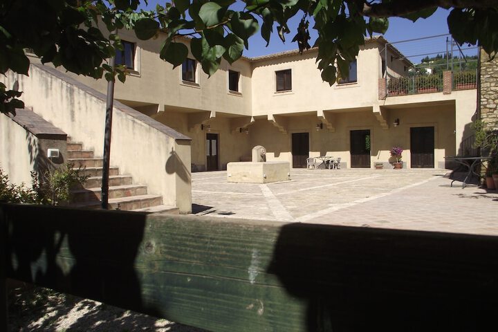 Hotel Exterior 64 of 94
