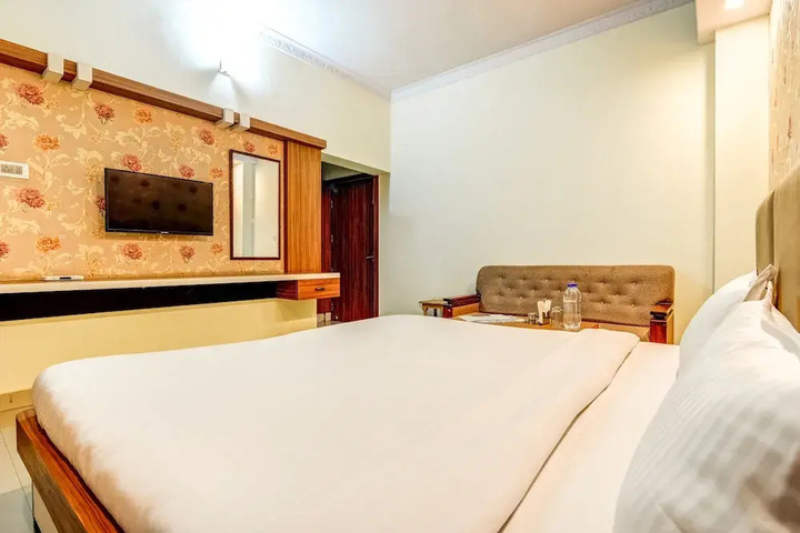 Room 7 of 12
