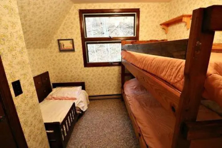 Room 5 of 17