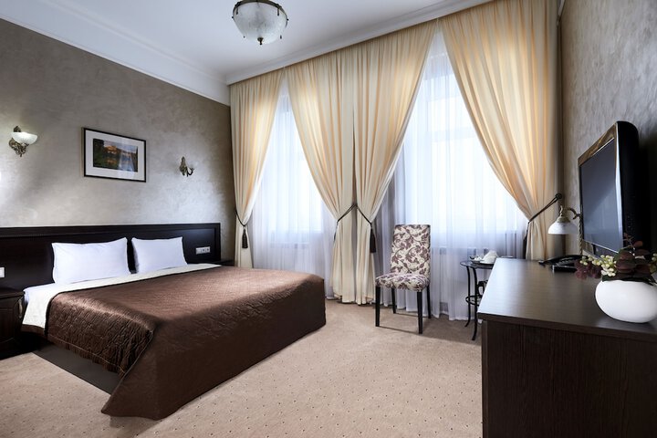 Room 12 of 28