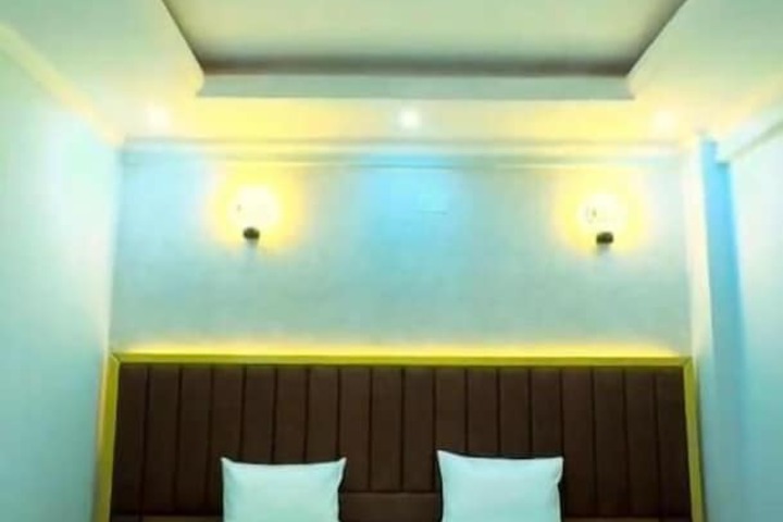 Room 2 of 8