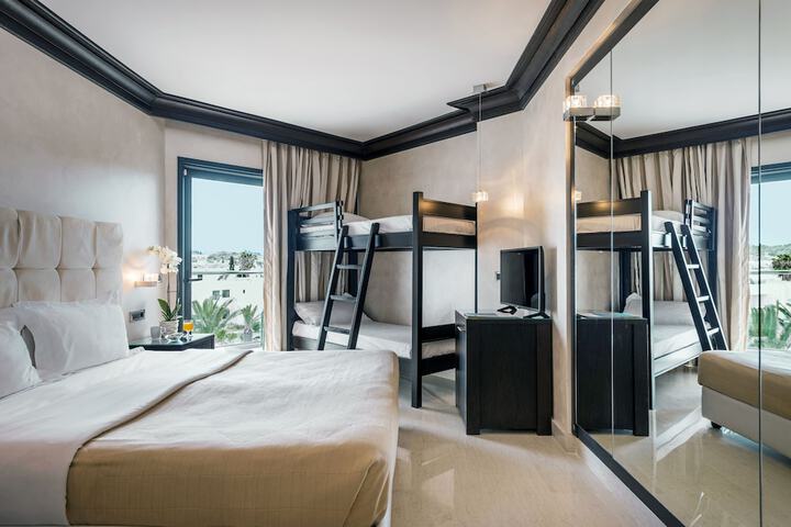 Room 3 of 71