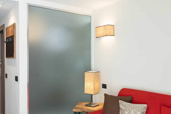 Room 102 of 186