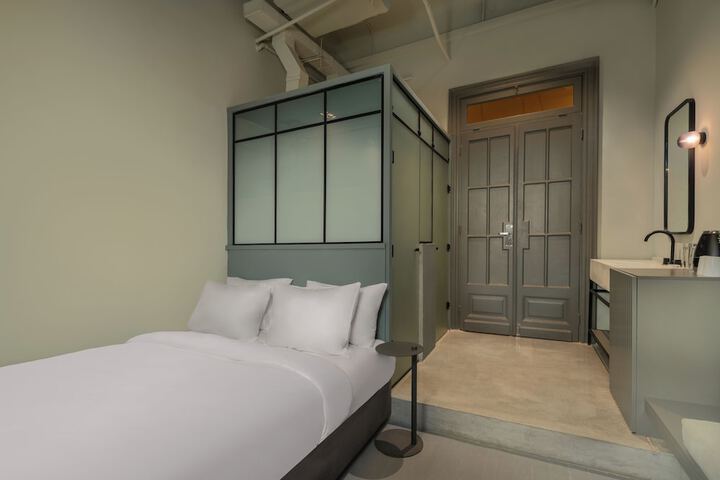 Room 15 of 24