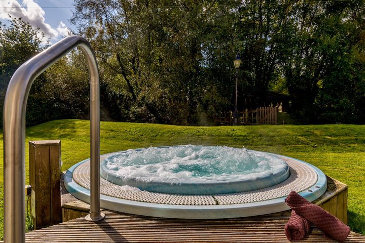 Hot Tub 20 of 67