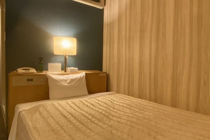 Room 6 of 33