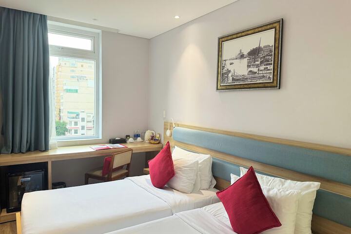 Room 10 of 40